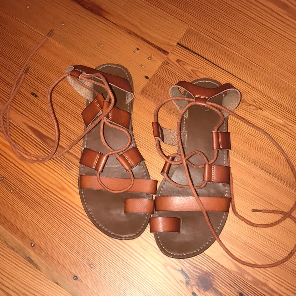 Brown gladiator sandal with toe strap